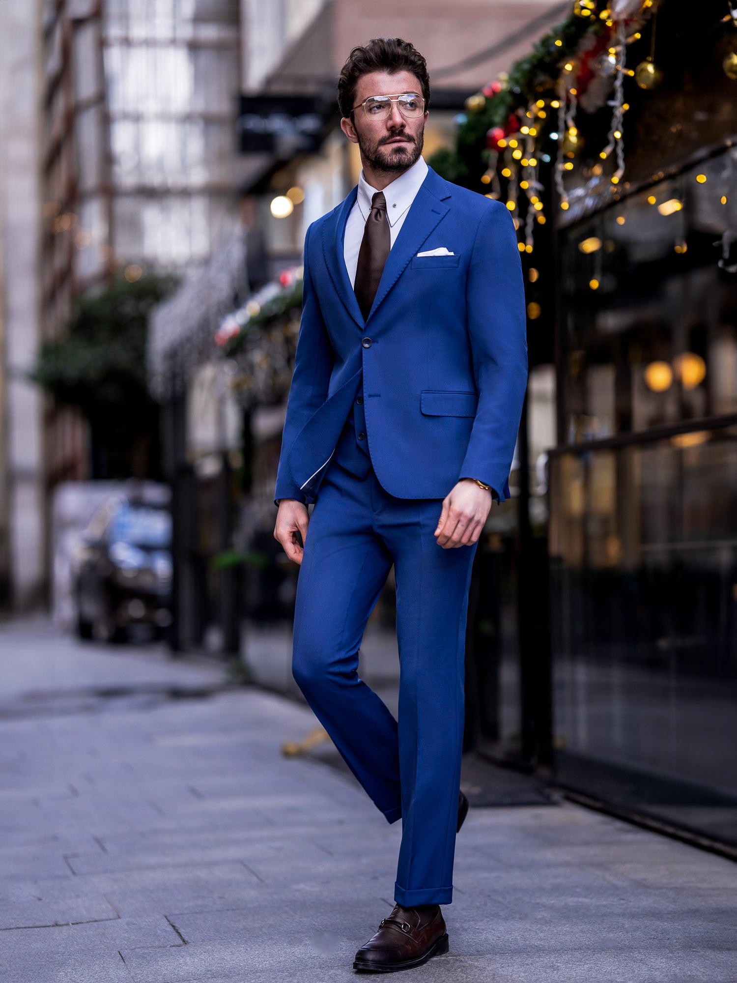 VIOSSI navy slim-fit suit 3-piece vest close-up with italian suit styles finishing for light blue wedding suit events