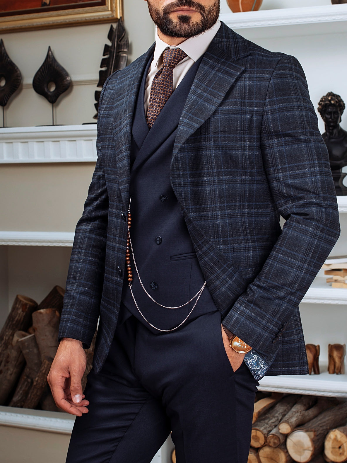 Slim Fit vs Classic Fit Suit: Which Should You Wear?