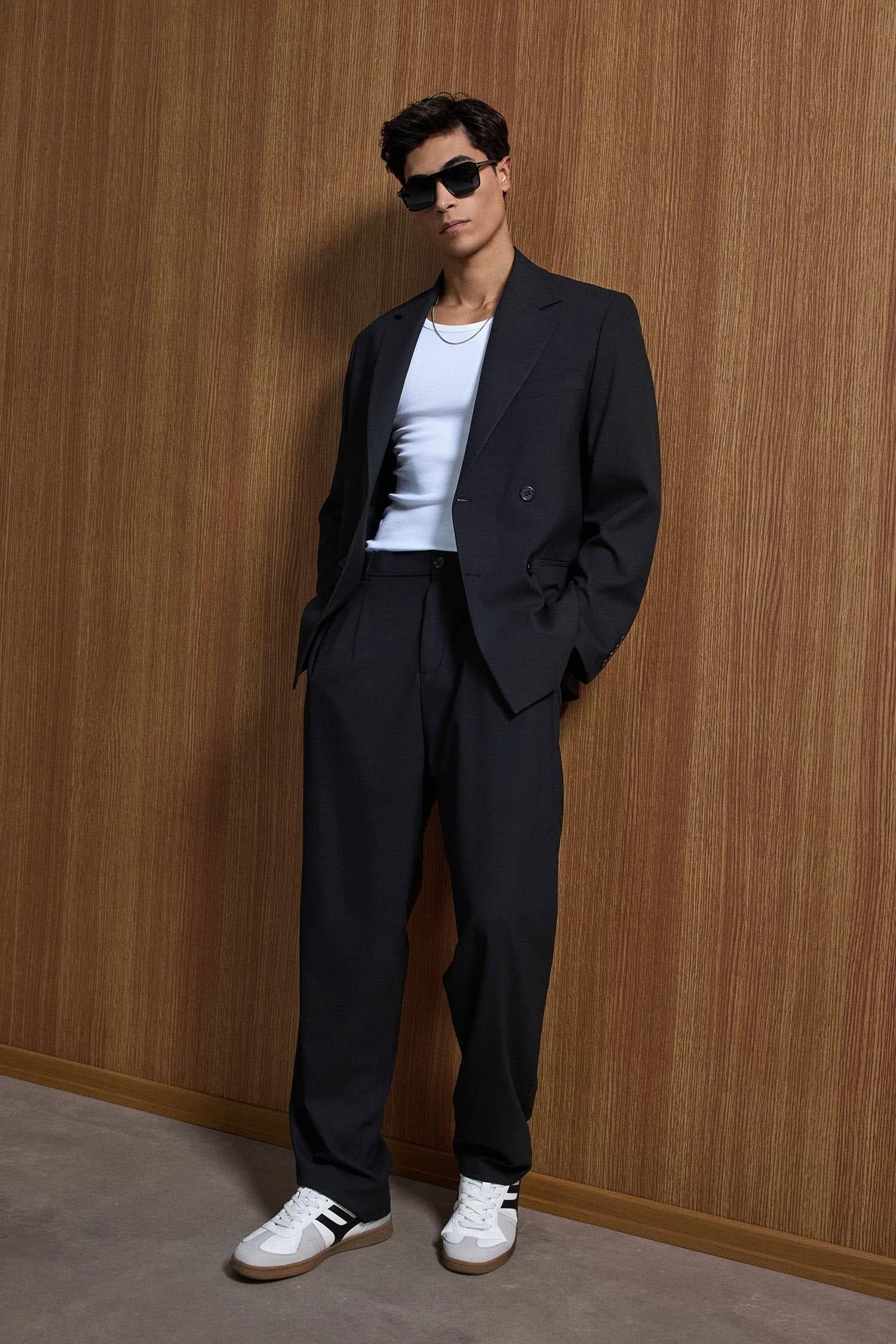 VIOSSI black double breasted oversized suit 2-piece set front view - tuxedo double breasted italian suit styles