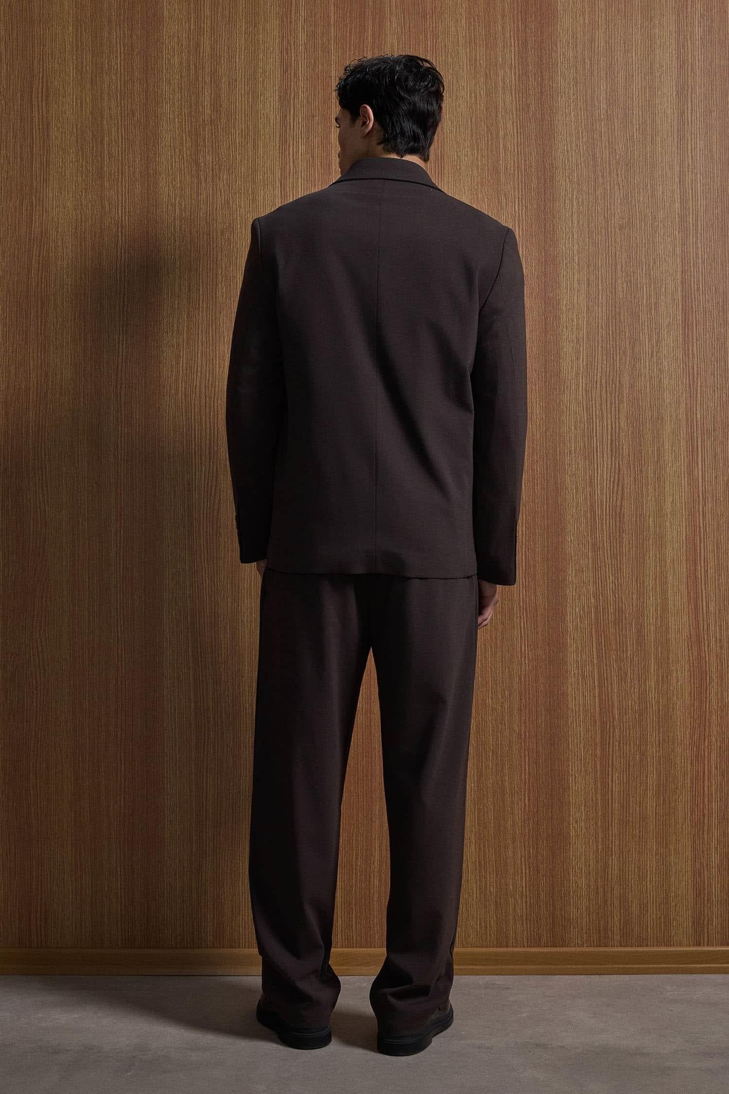 VIOSSI brown tuxedo double breasted oversized suit 2-piece set shown from front view with italian suit styles design