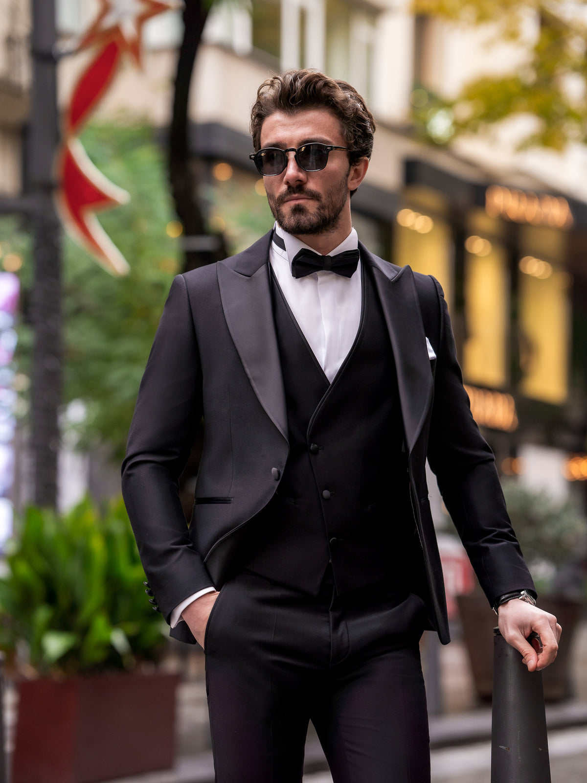 VIOSSI black slim-fit 3-piece tuxedo styled ensemble demonstrating double breasted tuxedo formal elegance