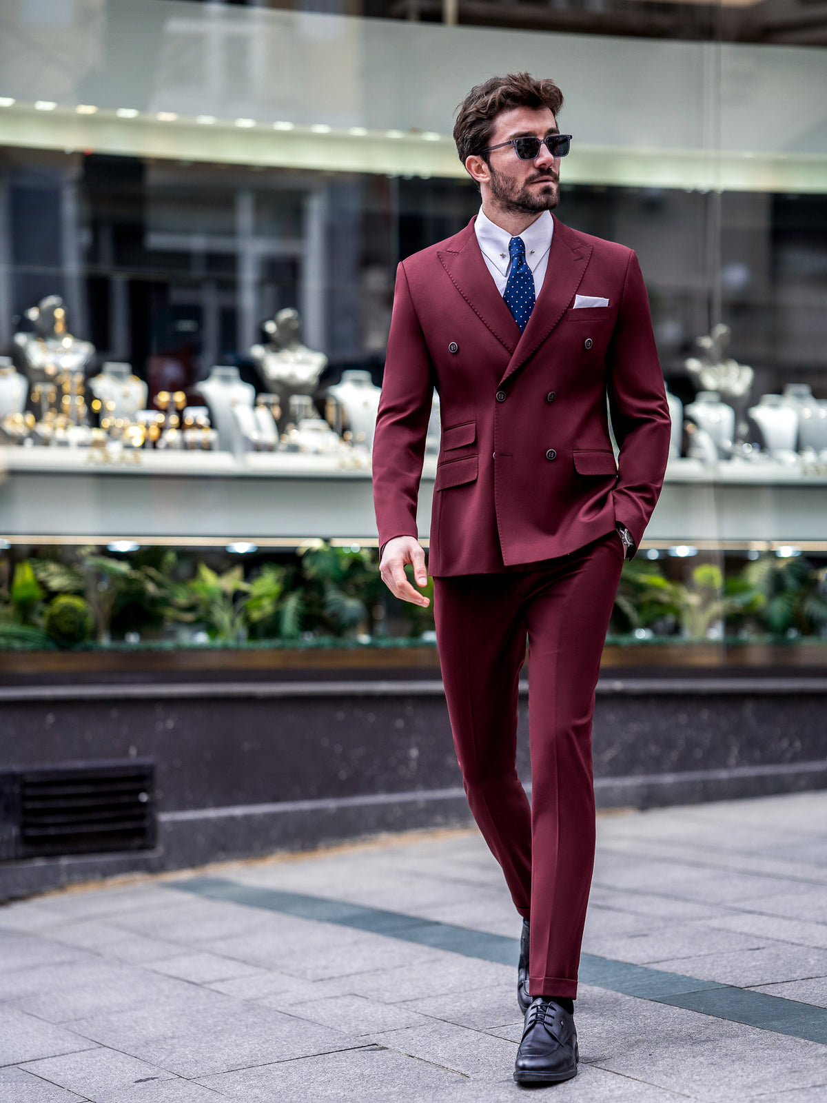 VIOSSI bordeaux double breasted suit 2-piece front view, tuxedo double breasted Italian suit styles