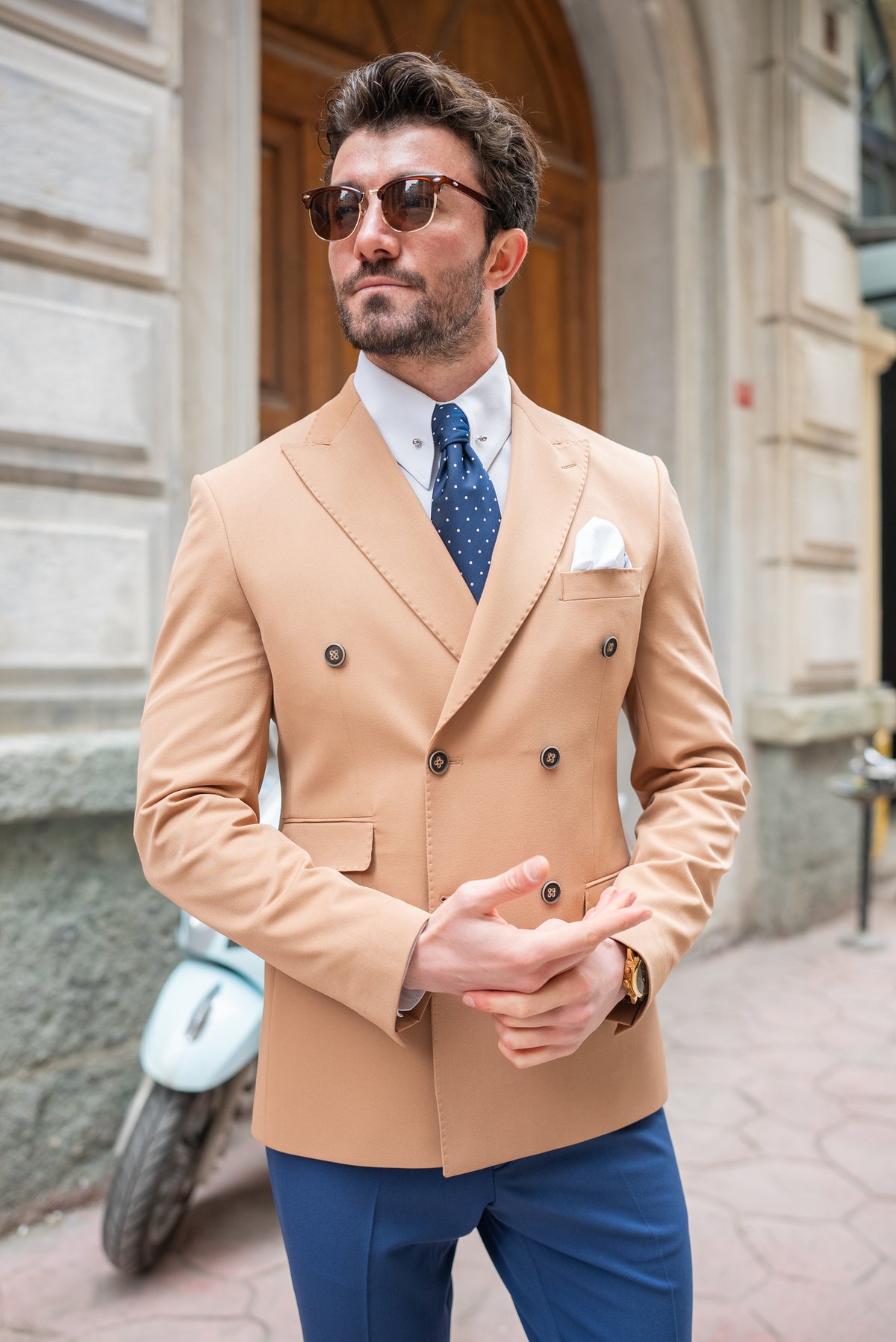 VIOSSI camel double breasted blazer detail shot of gold-tone buttons and tuxedo double breasted styling