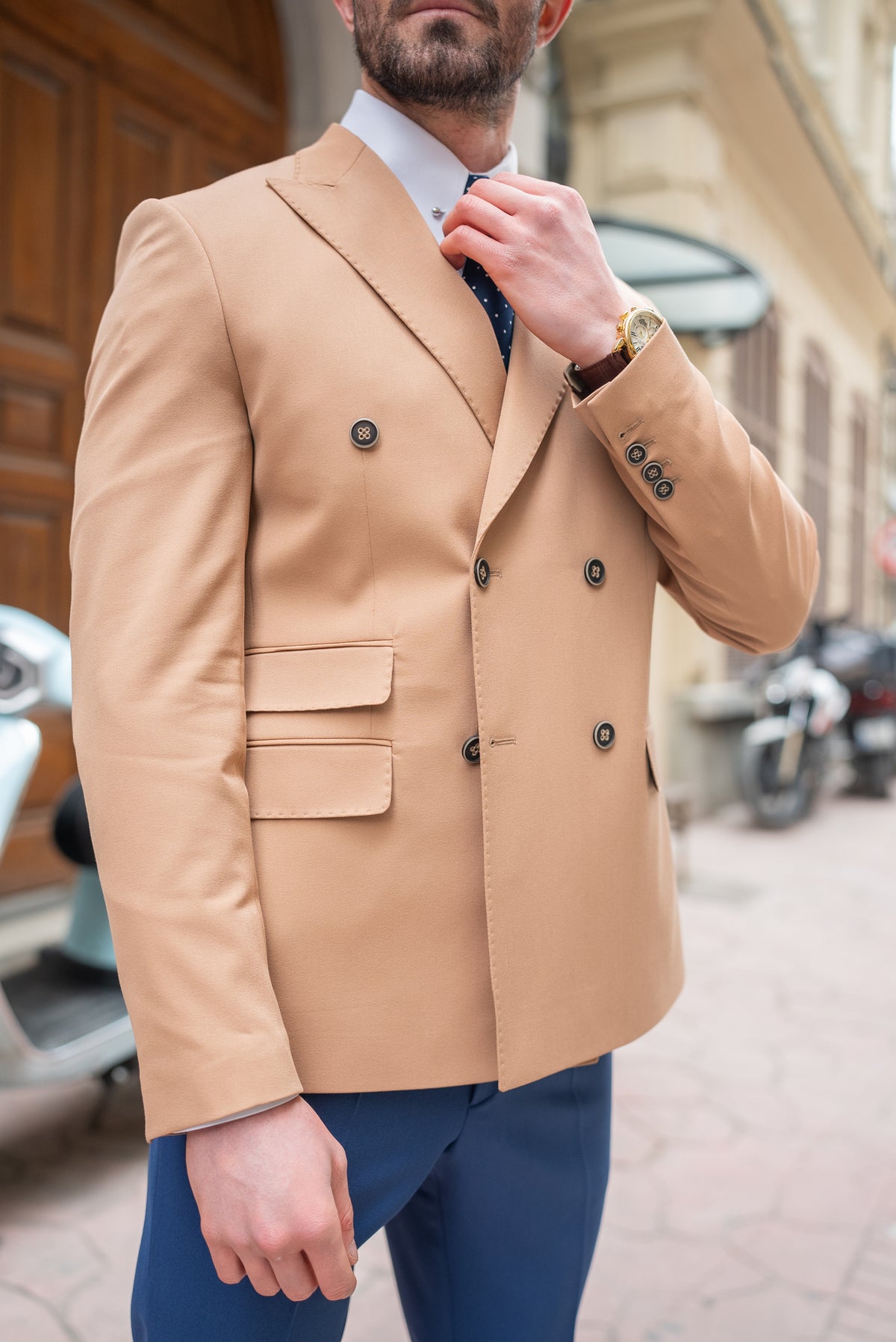 VIOSSI camel double breasted blazer interior lining and construction detail view