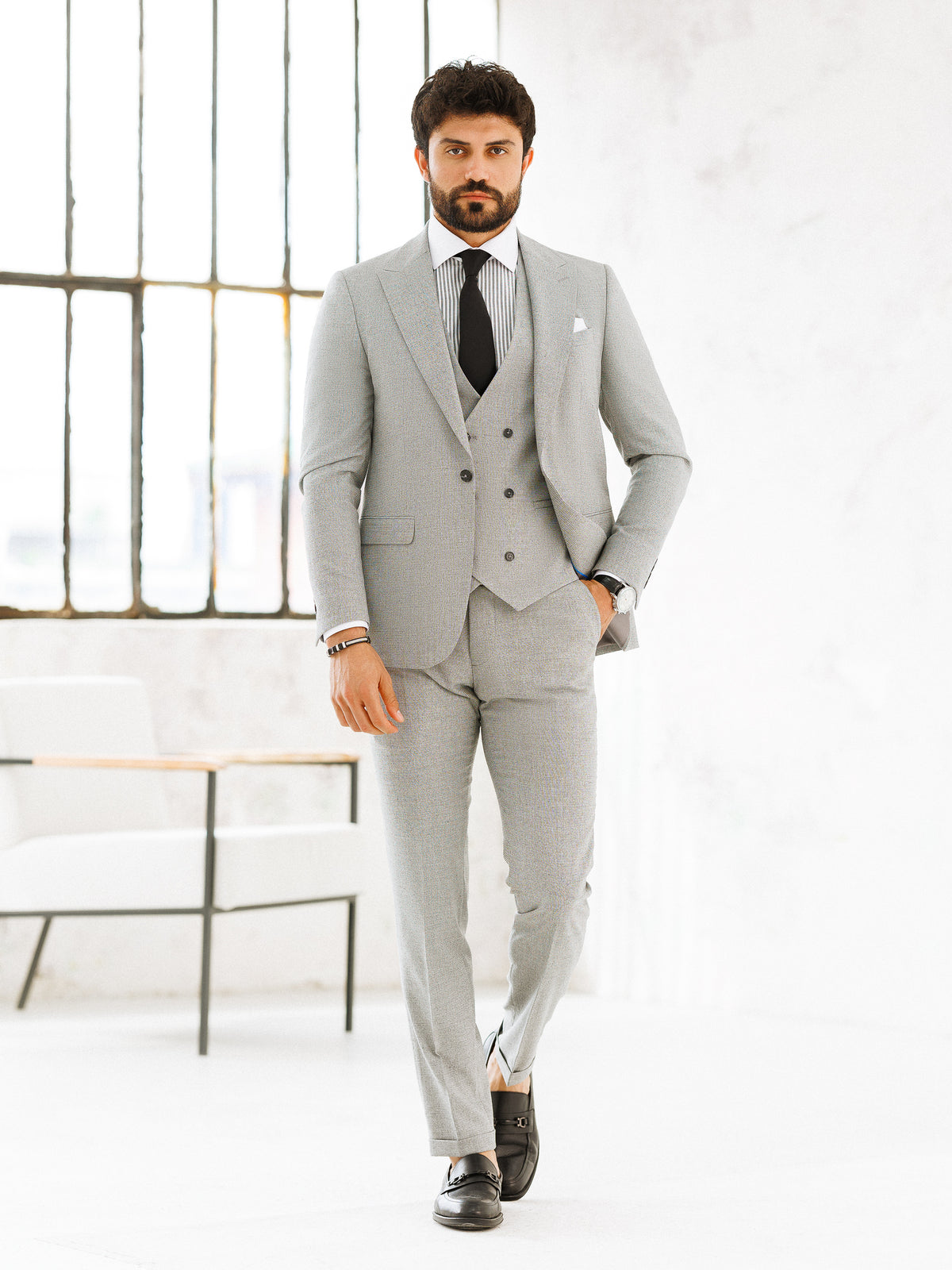 VIOSSI light grey slim-fit 3-piece suit complete look with accessories - Italian suit styles styling