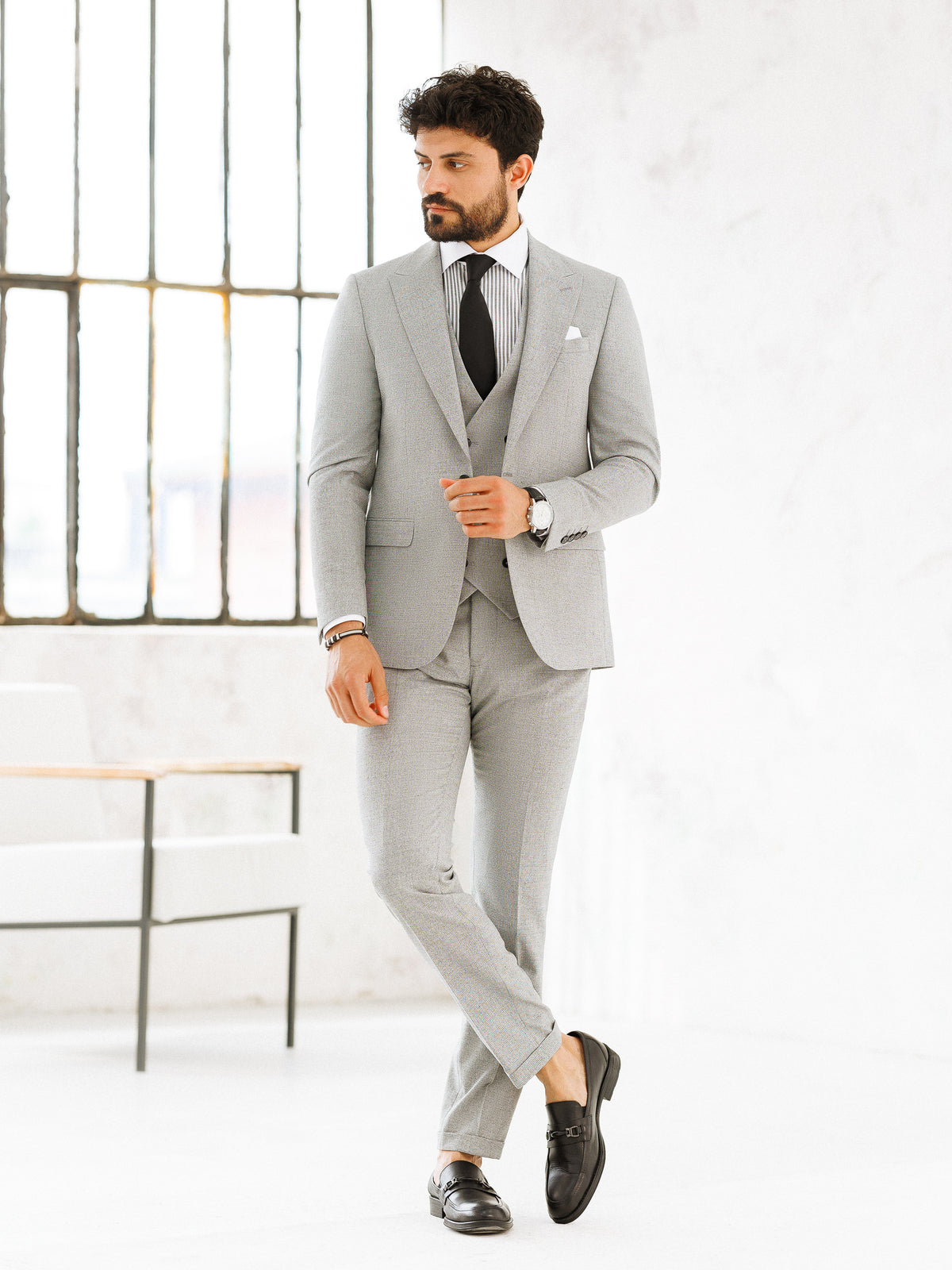 VIOSSI light grey slim-fit 3-piece suit front view - italian suit styles for modern men