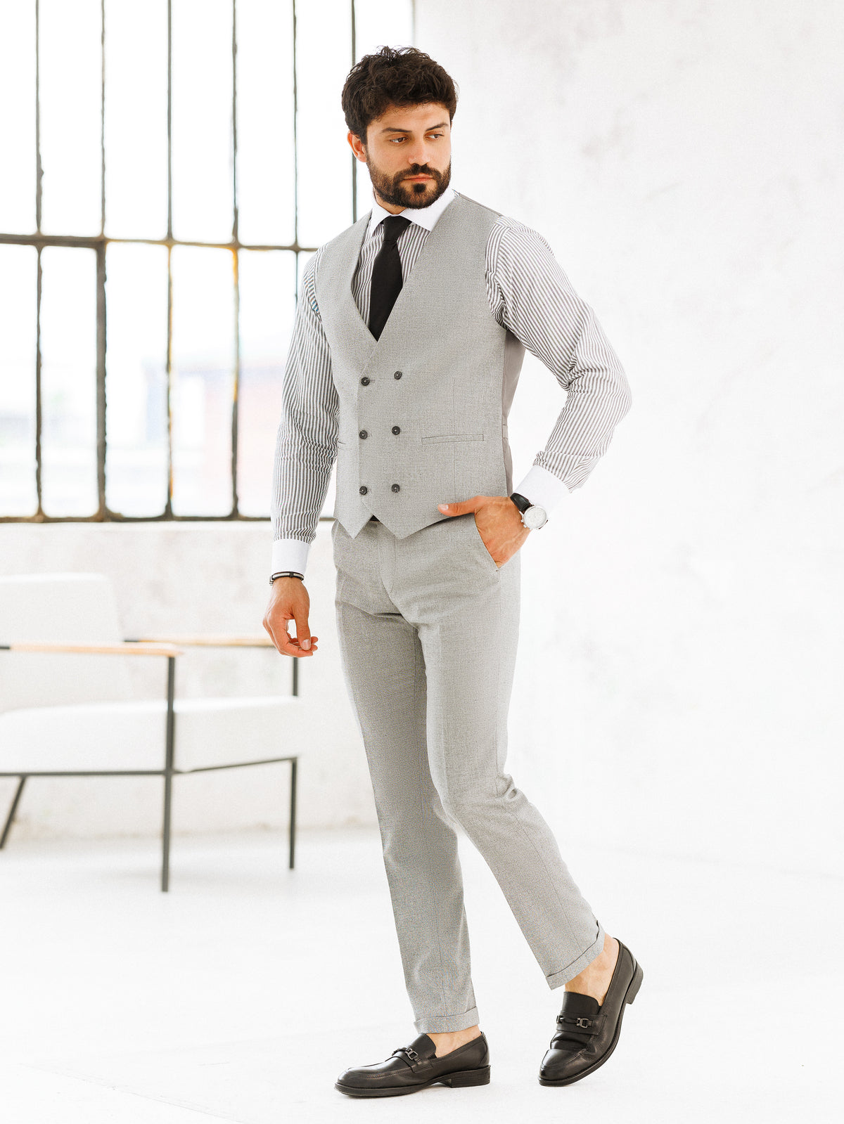 VIOSSI light grey slim-fit 3-piece suit vest detail showing tailored cut - italian suit styles