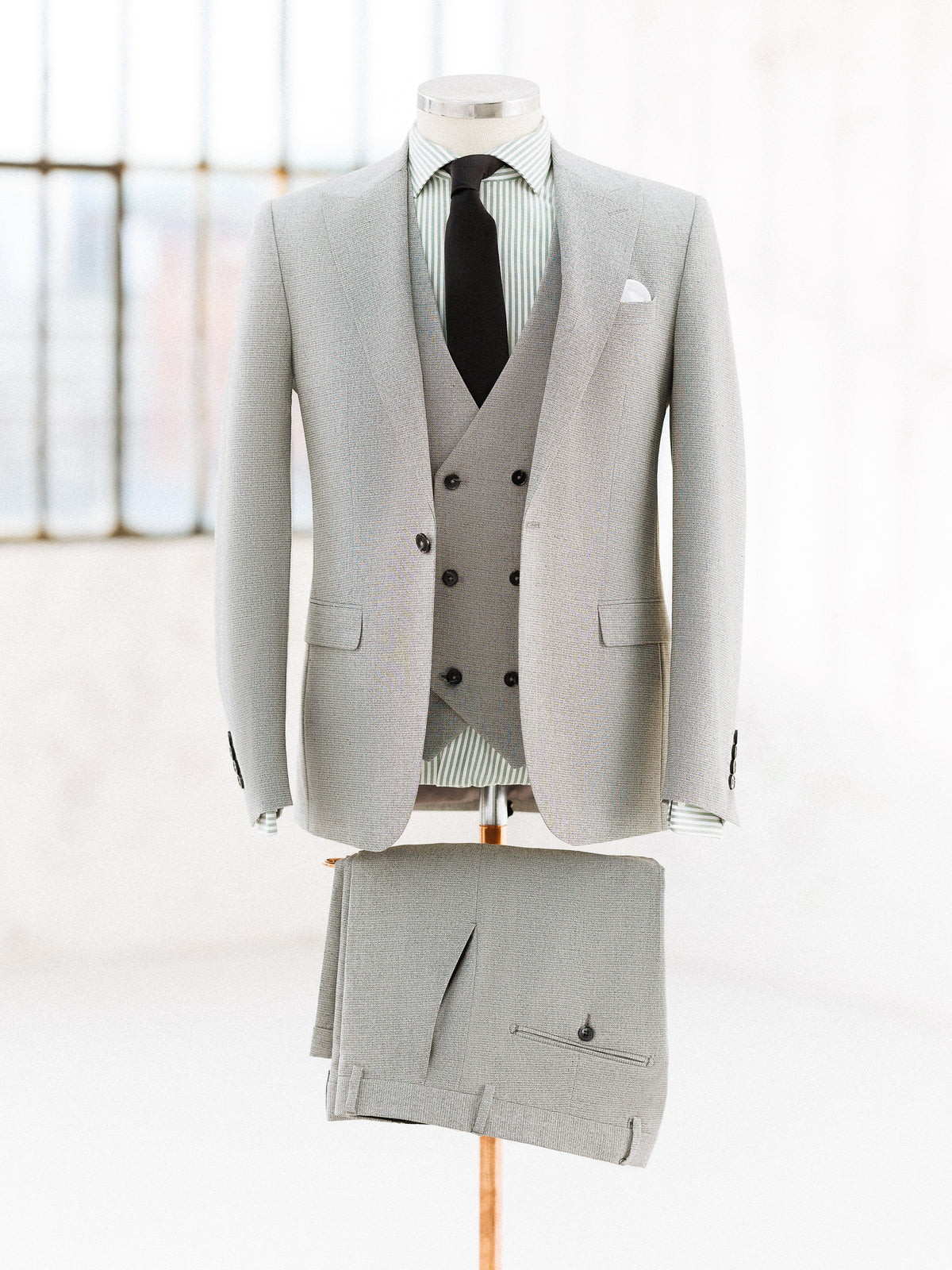 VIOSSI light grey slim-fit 3-piece suit fabric texture close-up - italian suit styles